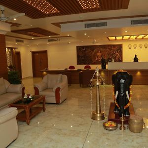 Hotel Savera Park